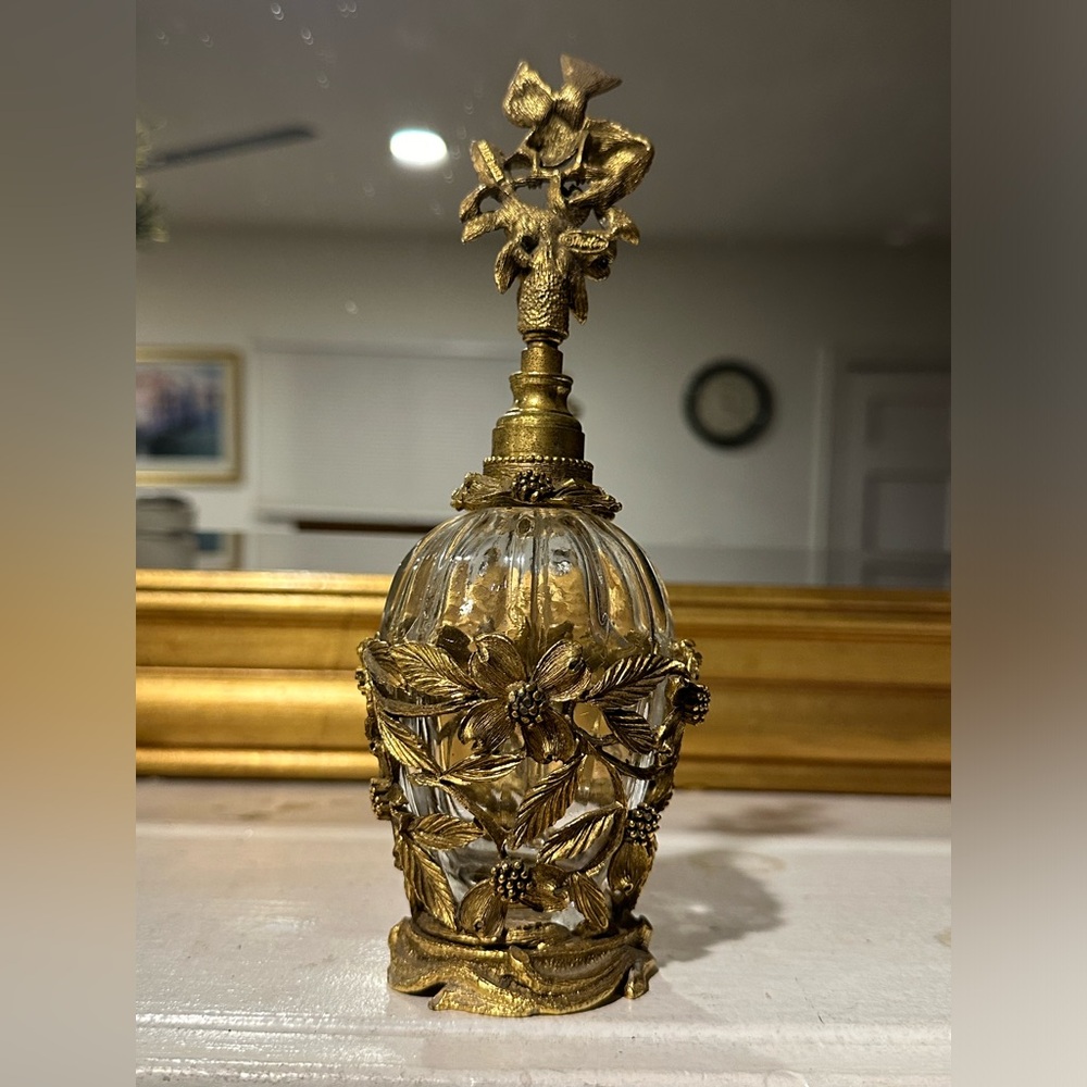 Vintage Matson Gold Plated Ormulo and Glass Perfume Bottle and Dauber Bird Flaw. - Picture 6 of 7
